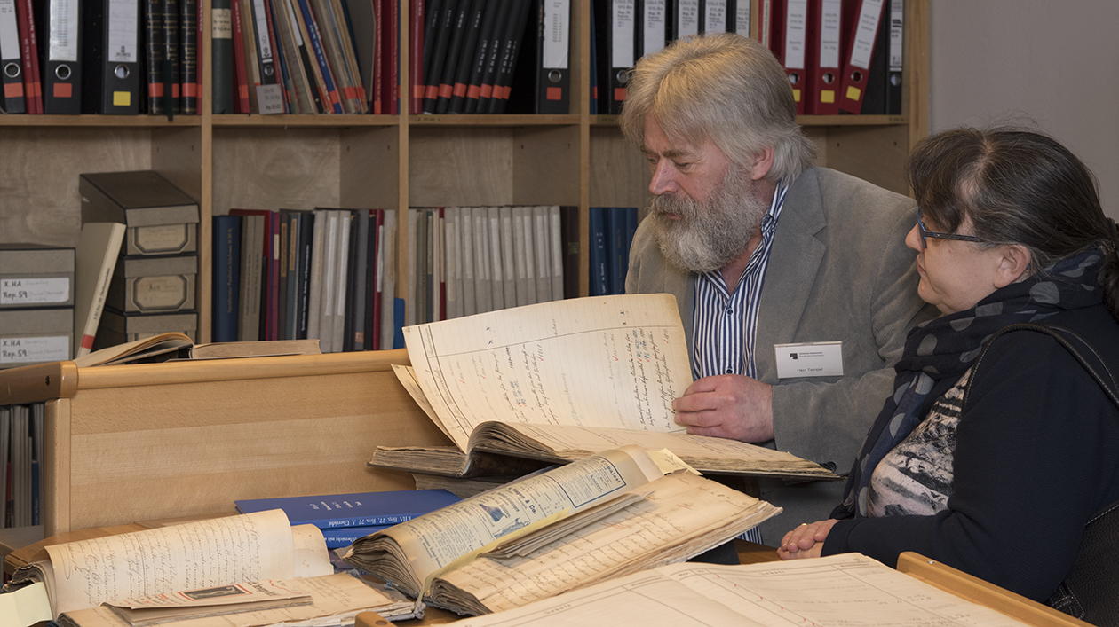 Beratung im Repertorienzimmer des Geheimen Staatsarchivs Preußischer Kulturbesitz Beratung im Repertorienzimmer des Geheimen Staatsarchivs Preußischer Kulturbesitz